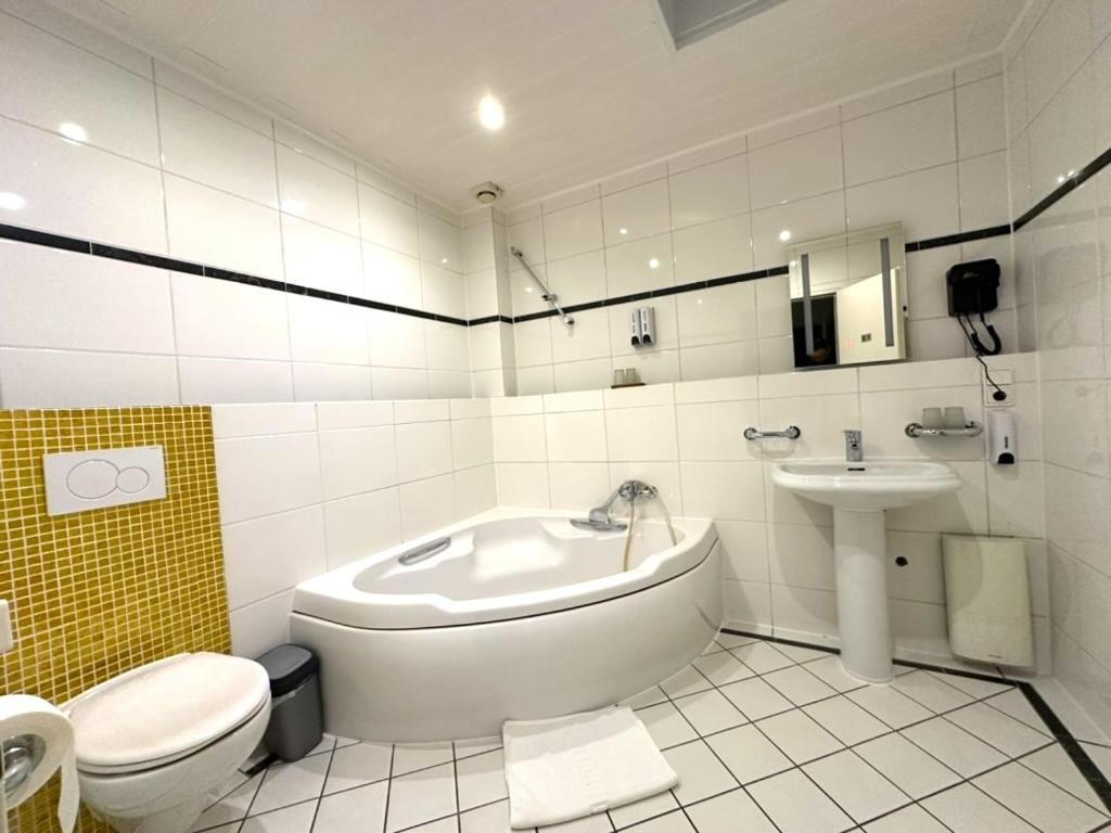 Hotel Destille Dormagen Room photo