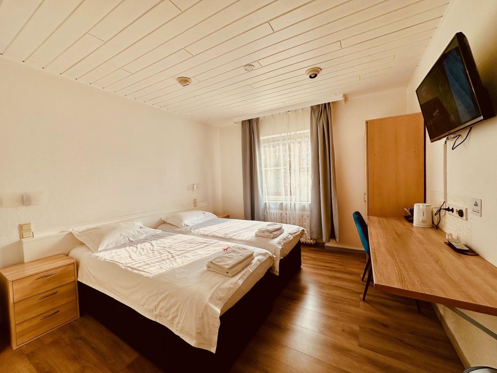 Hotel Destille Dormagen Room photo