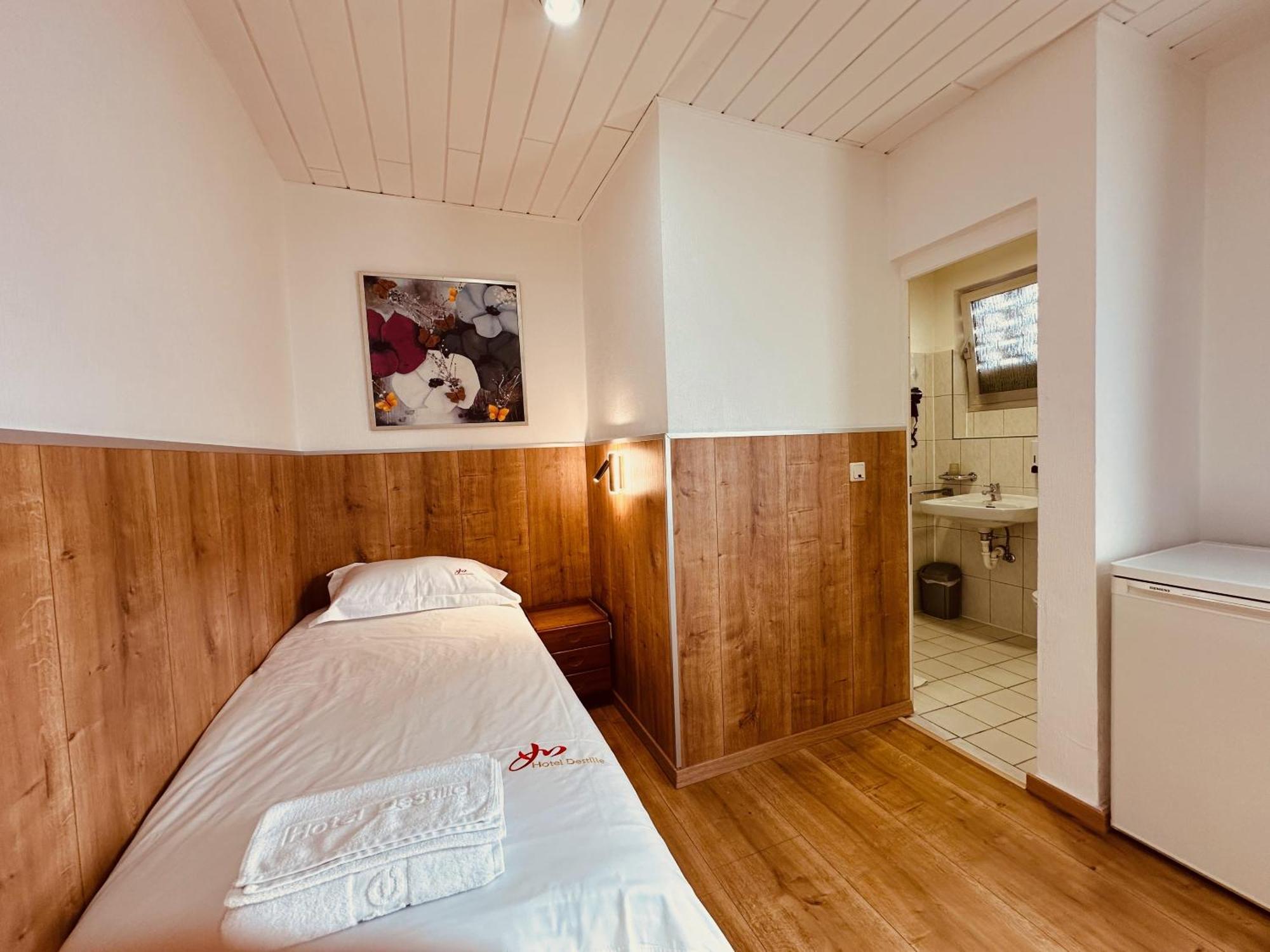 Hotel Destille Dormagen Room photo