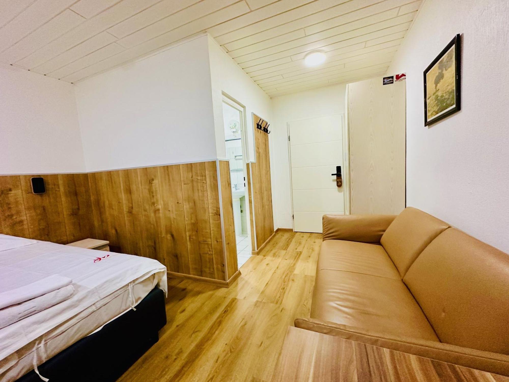 Hotel Destille Dormagen Room photo