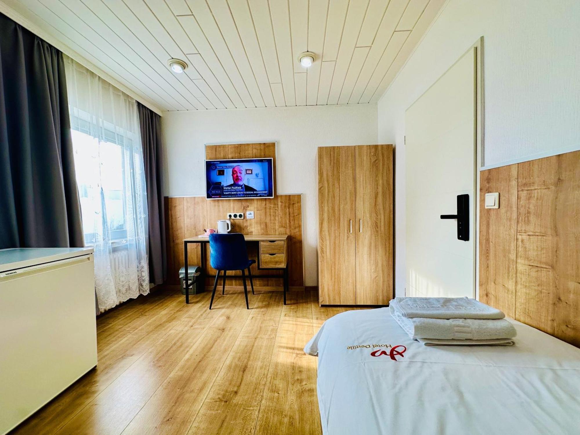 Hotel Destille Dormagen Room photo